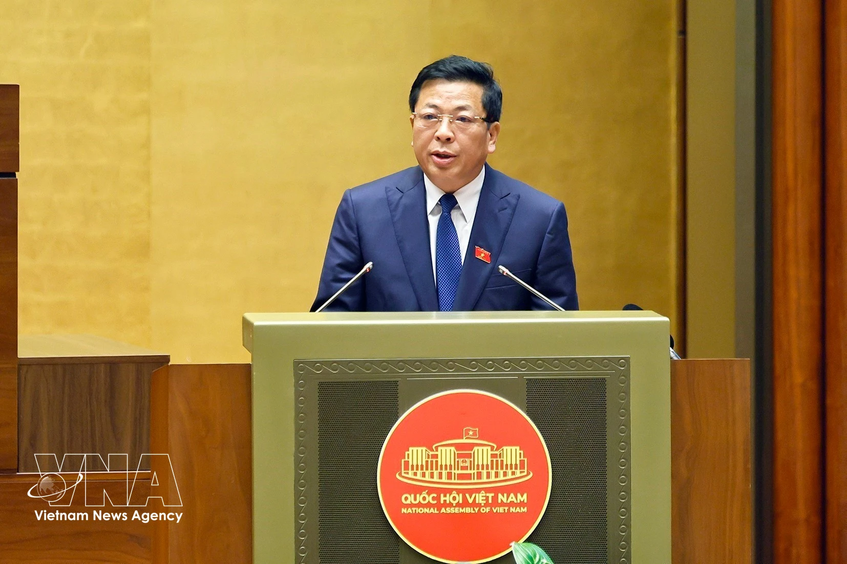 建设部部长陈鸿明发表讲话。图自越通社