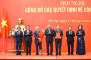 越共中央总书记、国家主席苏林向国会党委颁发2025—2030年任期人事决定