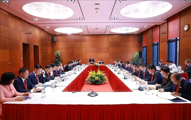 与会代表分组讨论。图自越通社