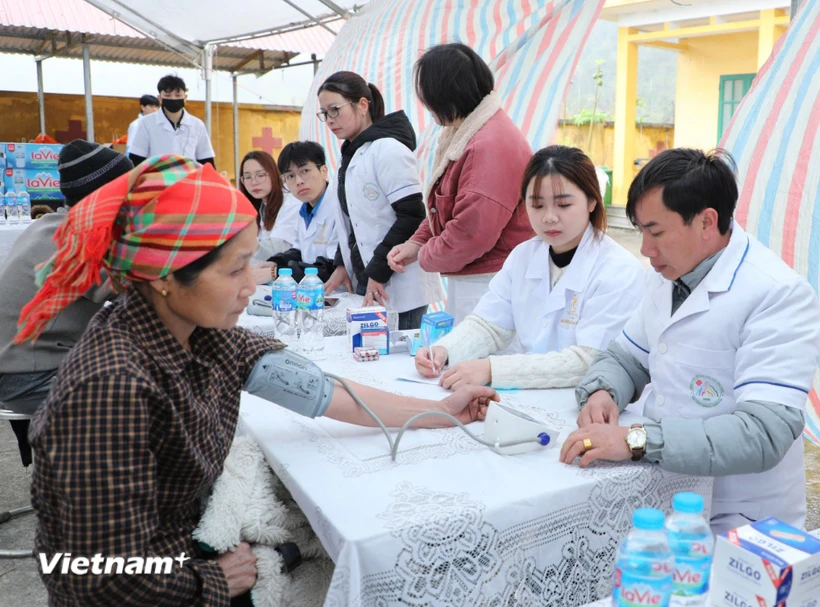 基本社会服务如医疗、教育、清洁饮用水和信息等得到扩大，有效满足农村居民，尤其是少数民族同胞的需求。图自越通社