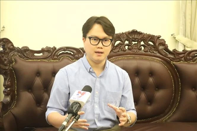 马来西亚东南亚历史与国防问题研究员恩佐·沈宏俊。图自越通社