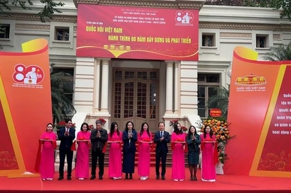 “越南国会——80年建设与发展历程”文献展向公众介绍近800件资料