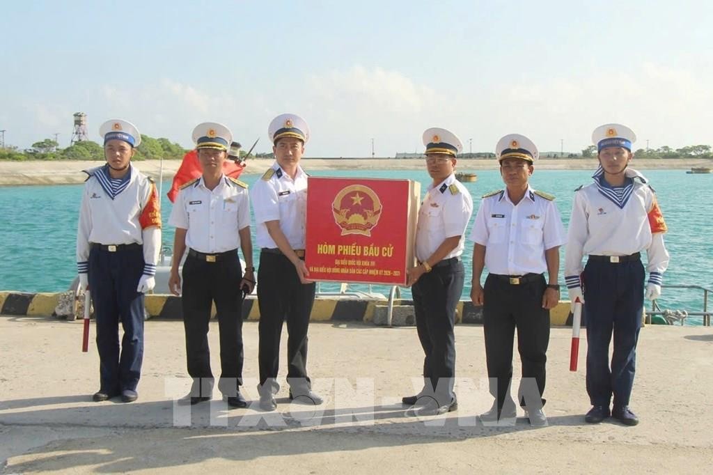 属于东海坊的第4投票区（位于第5水上特工旅）获准于3月5日提前举行选举。图自越通社
