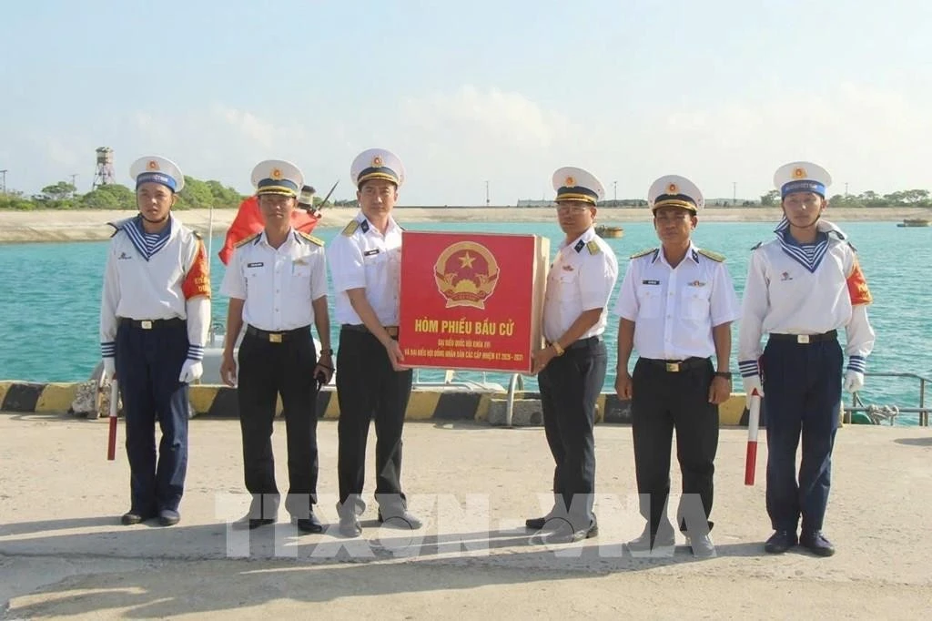 属于东海坊的第4投票区（位于第5水上特工旅）获准于3月5日提前举行选举。图自越通社