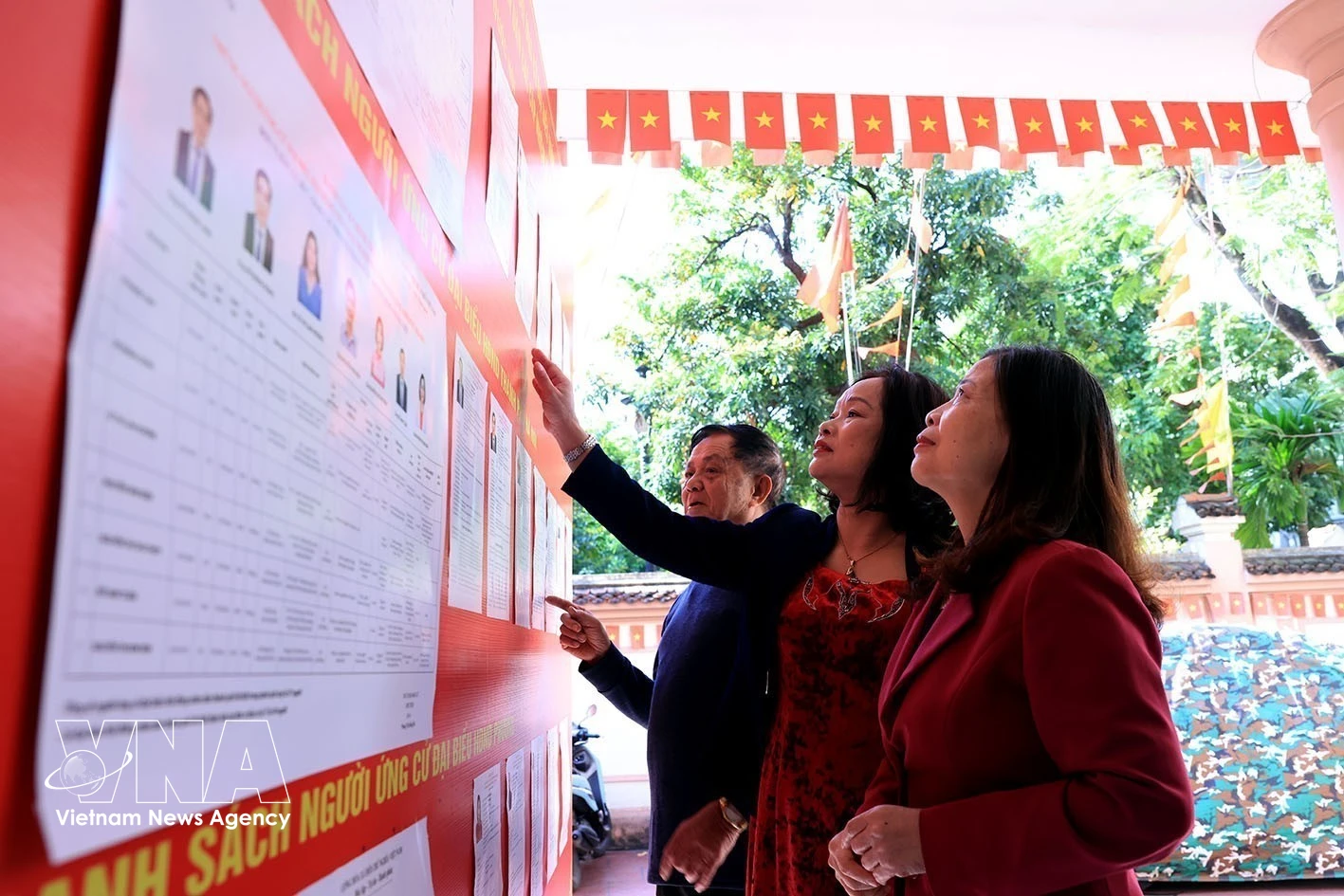 第十五届国会处理了大量工作，突出表现为组织多次临时会议决定紧迫问题。图自越通社