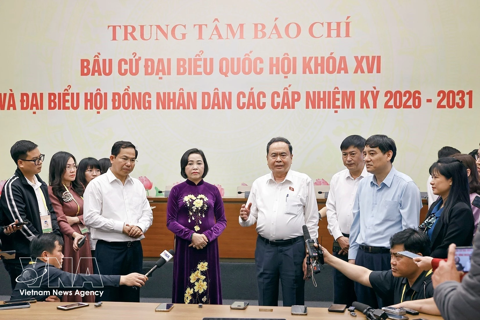陈青敏走访选举新闻中心。图自越通社