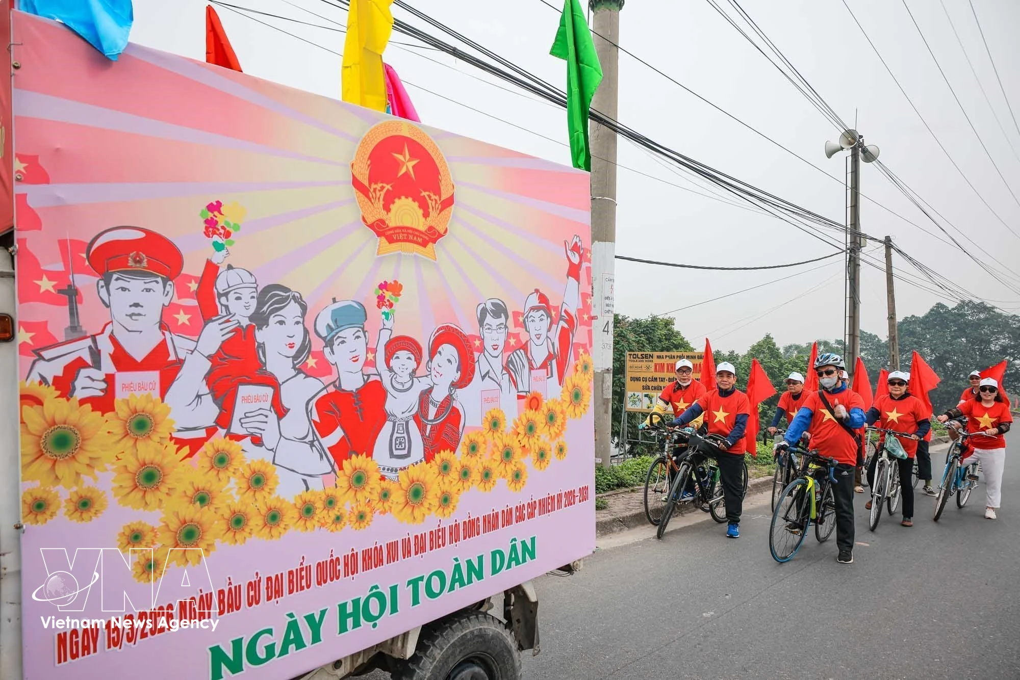 越南全国近7900万选民兴高采烈地参与了第十六届国会代表和2026-2031年任期各级人民议会代表选举。图自越通社