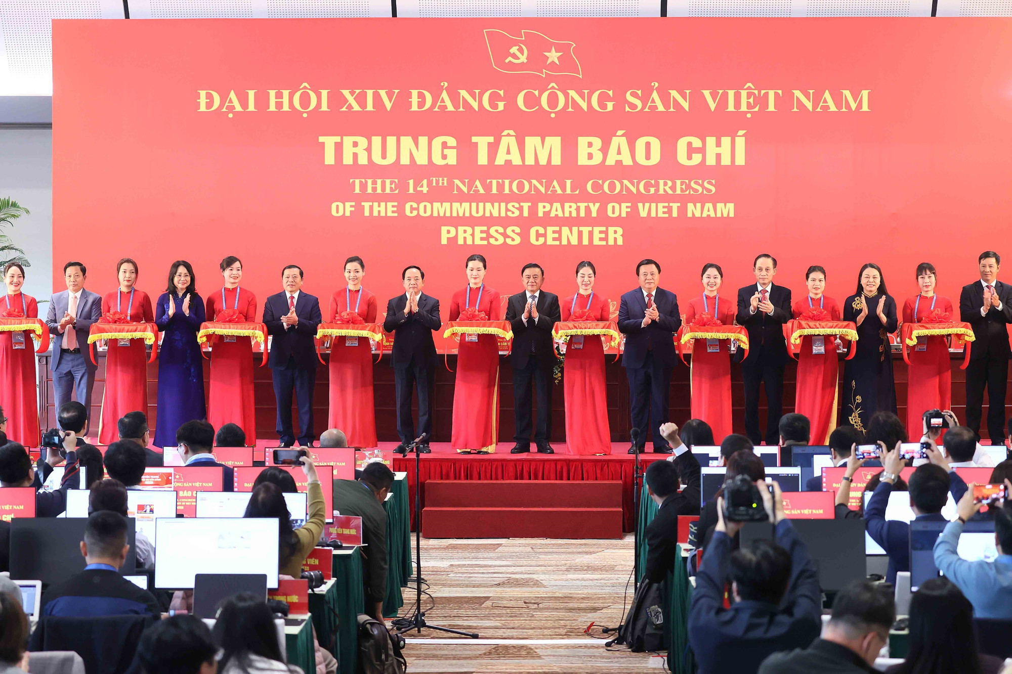 vna-potal-khai-truong-trung-tam-bao-chi-dai-hoi-xiv-cua-dang-8529603.jpg