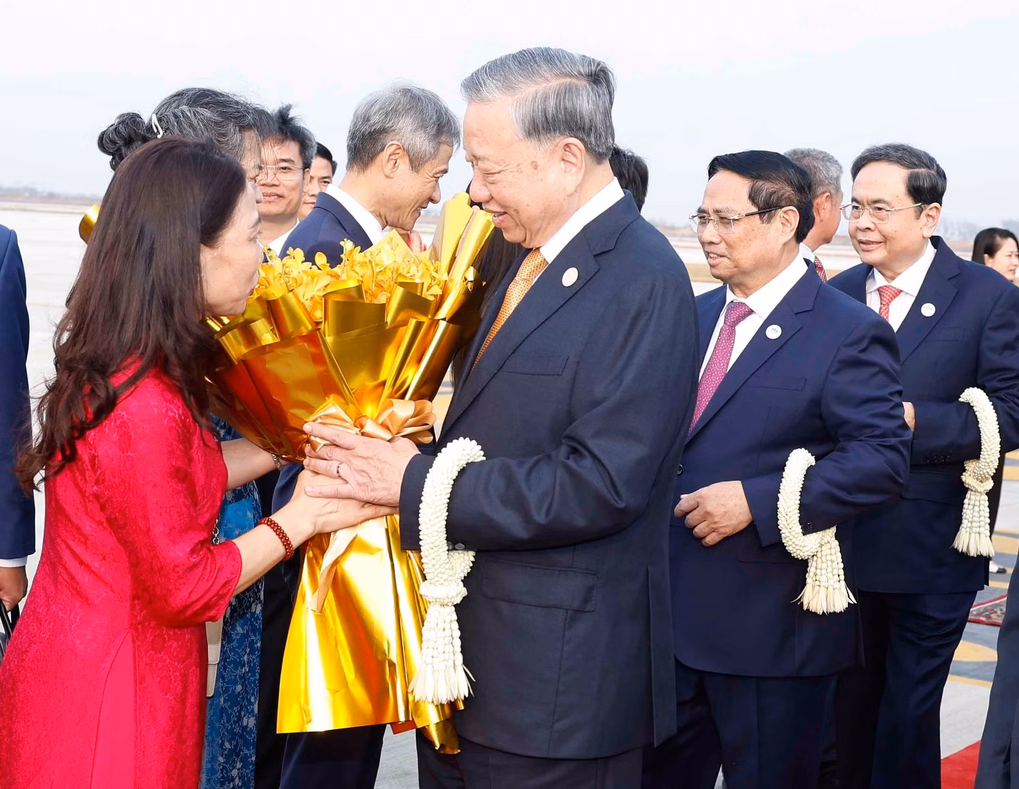 vna-potal-tong-bi-thu-to-lam-bat-dau-tham-cap-nha-nuoc-toi-vuong-quoc-campuchia-8576111.jpg