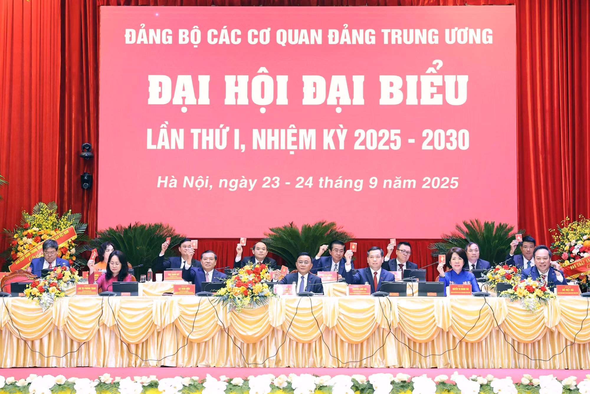 vna-potal-tien-toi-dai-hoi-xiv-cua-dang-dai-hoi-dai-bieu-dang-bo-cac-co-quan-dang-trung-uong-lan-thu-nhat-8292959.jpg