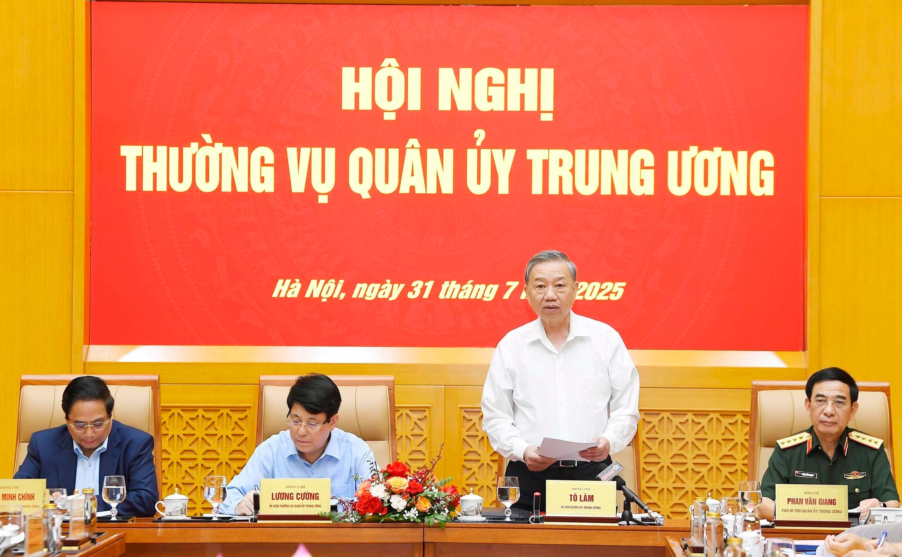 苏林总书记主持召开中央军委常务会议。图自越通社