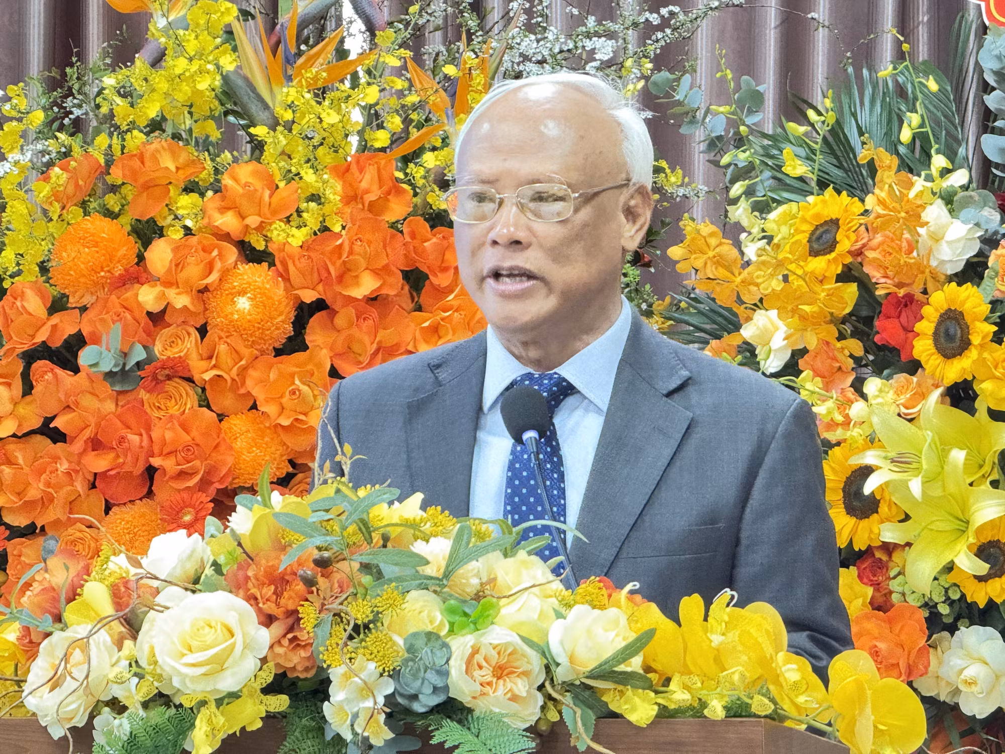 vna-potal-le-ky-niem-75-nam-thanh-lap-uy-ban-hoa-binh-viet-nam-1950-2025-8504105.jpg