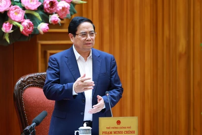 推动国防工业向现代化、高科技及军民两用方向发展