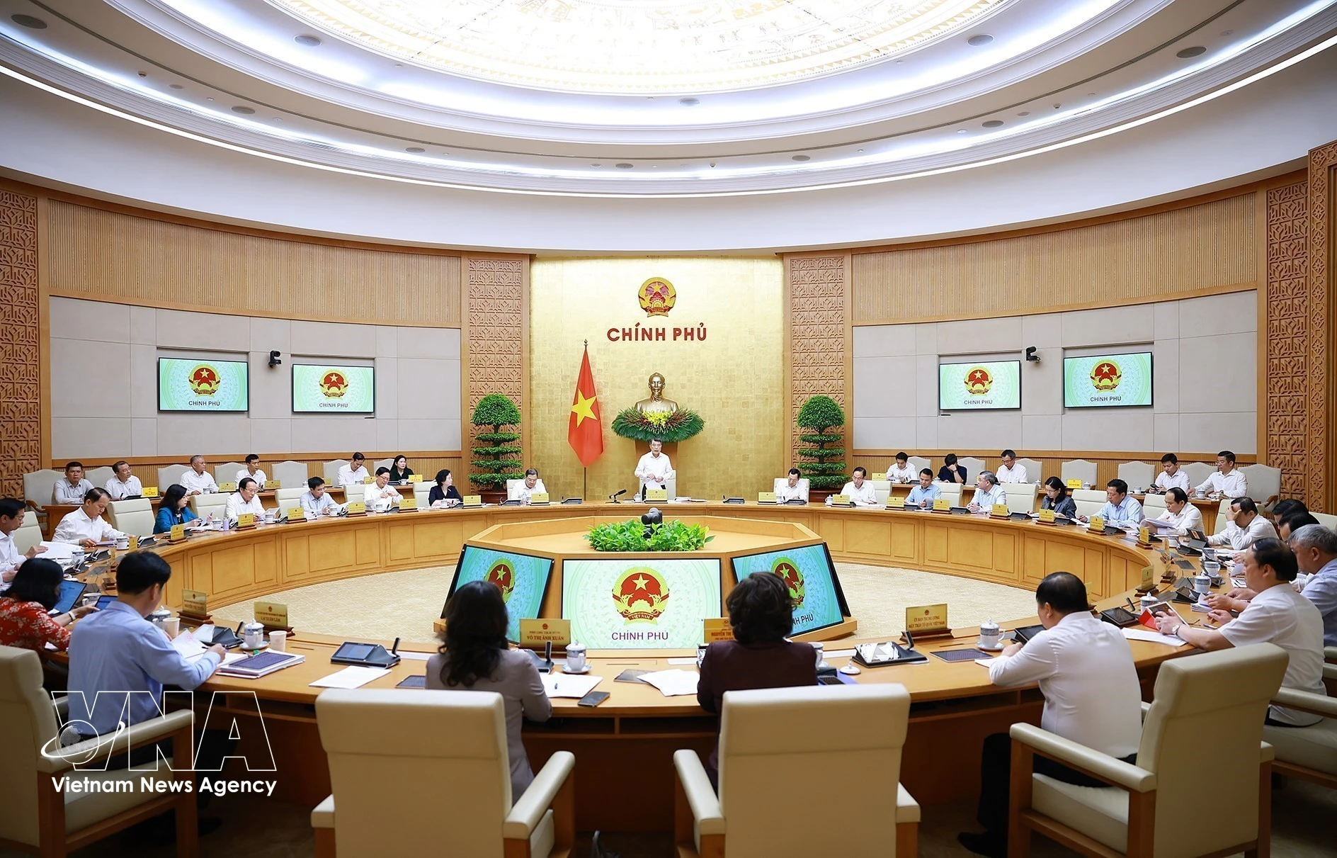 2026年5月政府例行会议现场。图自越通社 