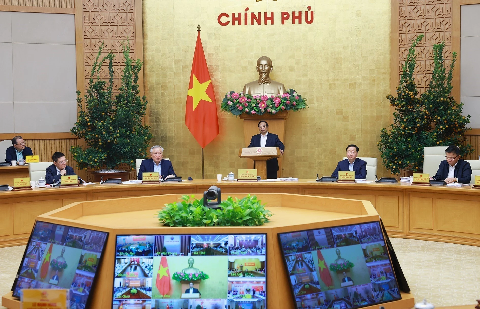 范明政总理主持政府2026年1月份例行会议。图自越通社
