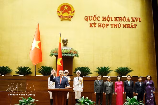 越南国家主席苏林宣誓就职。图自越通社
