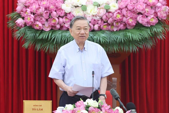 苏林总书记发表讲话。图自越通社