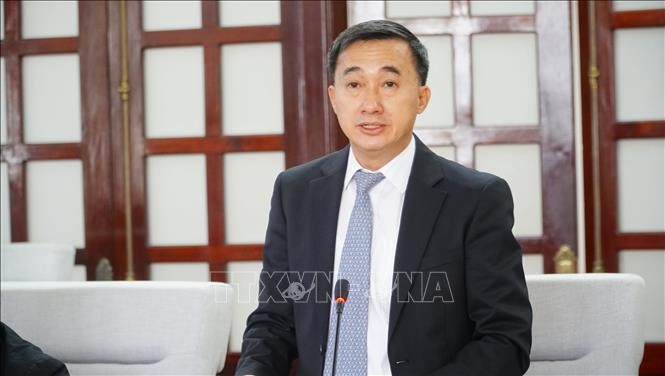 越南卫生部副部长、国家医学委员会主席、越共十四大医疗保障工作组组长陈文瞬教授