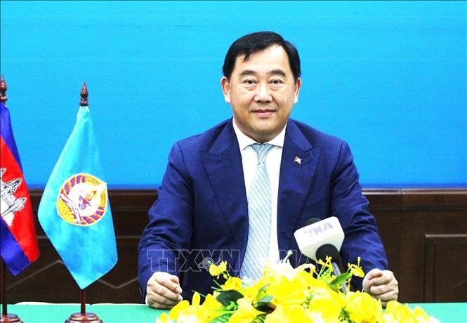 柬埔寨人民党中央外委会第一副主席，国会外交、国际合作、宣传与新闻委员会主席、发言人索斯亚拉接受越通社记者采访。图自越通社