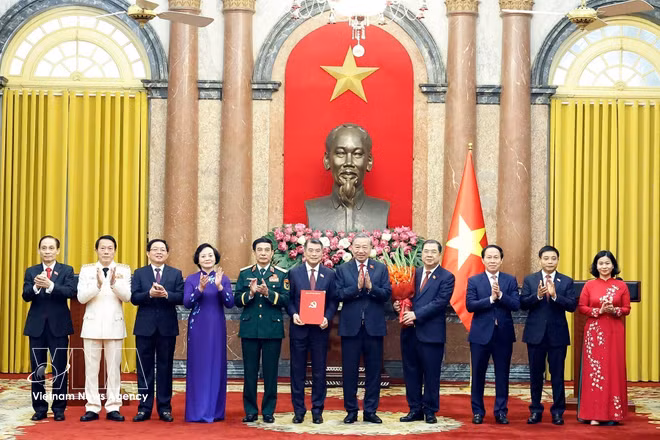 越共中央总书记、国家主席苏林公布政府成员任命决定 