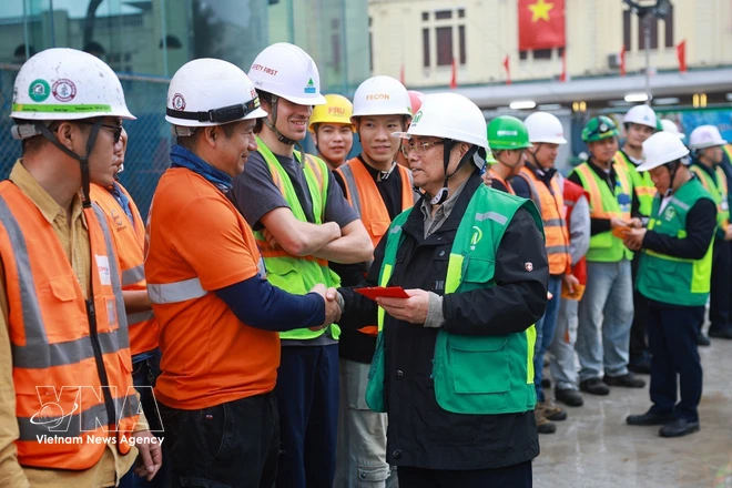 范明政总理调研督导河内城铁项目建设进度