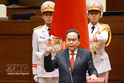 国会主席陈青敏正式宣誓就职。图自越通社