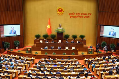 附图：越南第十五届国会召开第十次会议。图自越通社