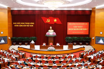 越共中央总书记、国家主席苏林在越共中央驻地会见了由政治局管理的后备干部。图自越通社