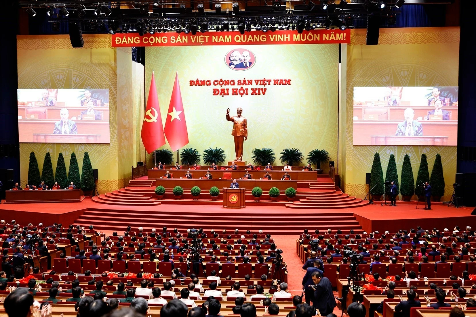 越共十四大闭幕会现场。图自越通社