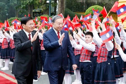 苏林总书记主持仪式 欢迎老挝人民革命党中央总书记、国家主席通伦访越