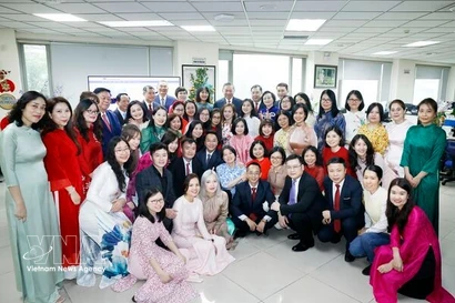 越共中央总书记苏林走访慰问越通社干部职工，向大家致新春祝福