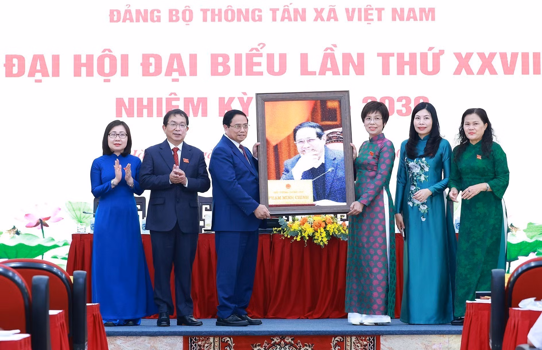 vna-potal-thu-tuong-du-dai-hoi-dang-bo-thong-tan-xa-viet-nam-lan-thu-27-nhiem-ky-2025-2030-8154091.jpg