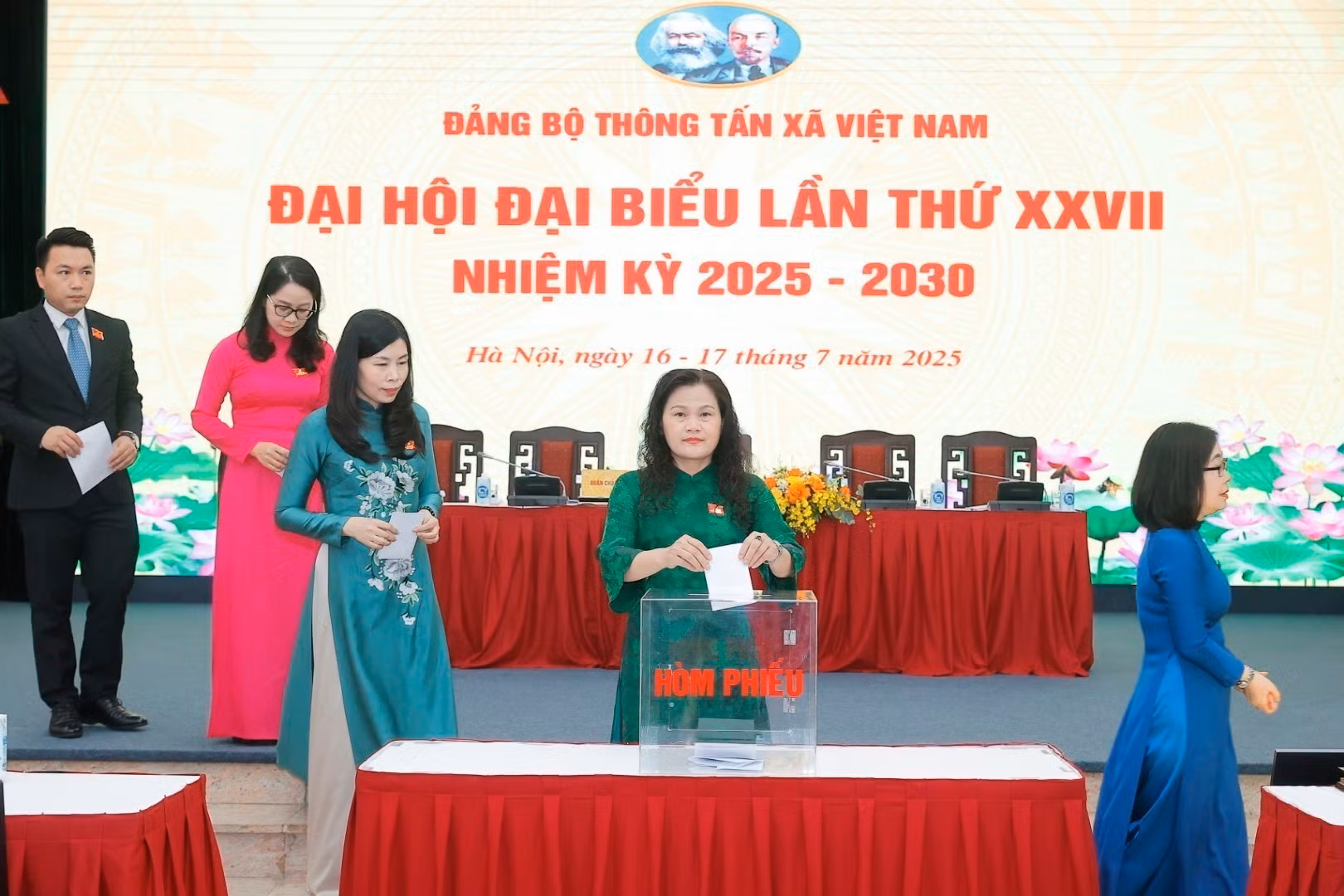 vna-potal-dai-hoi-dai-bieu-dang-bo-thong-tan-xa-viet-nam-lan-thu-27-nhiem-ky-2025-2030-8153677.jpg