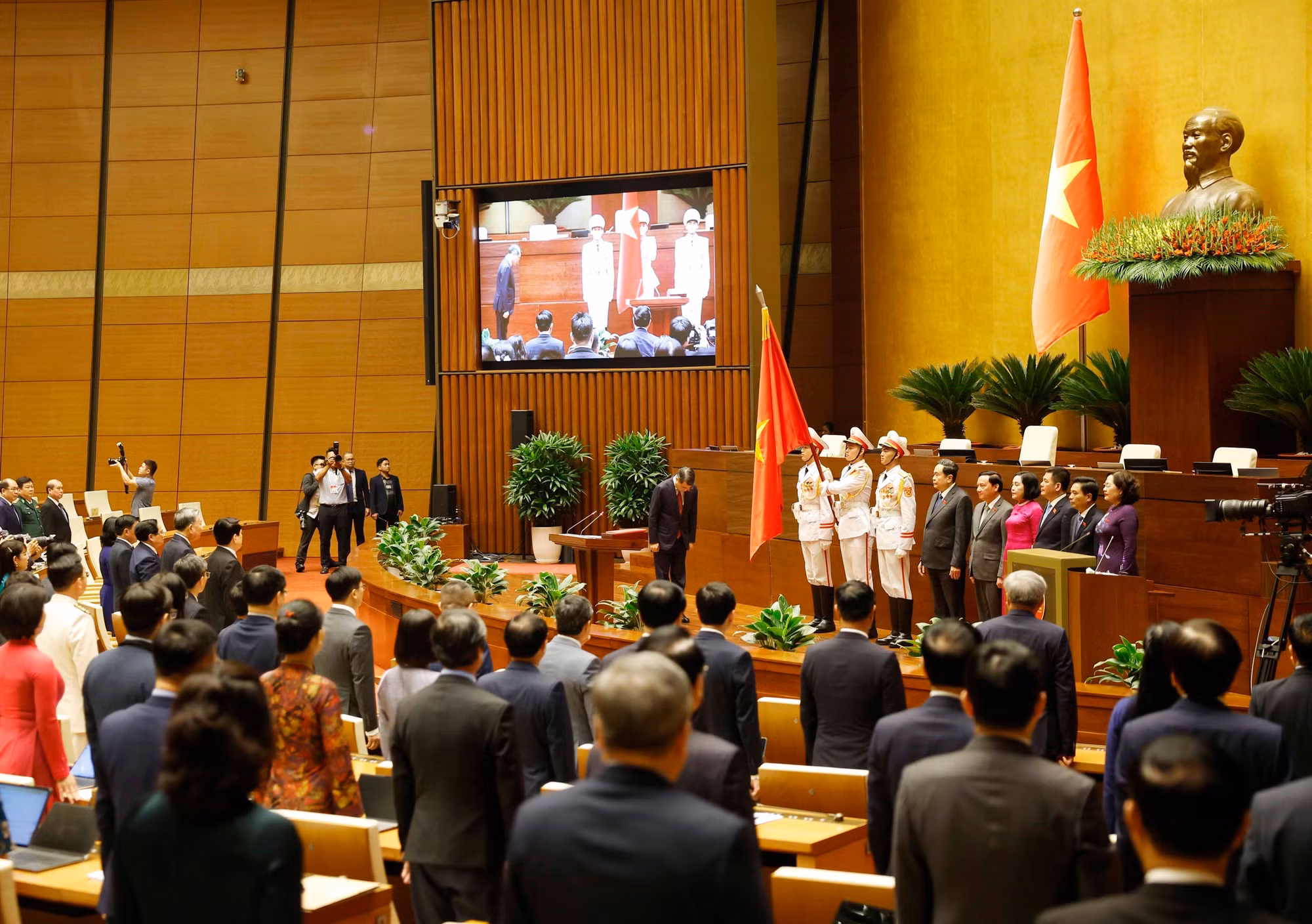 potal-le-tuyen-the-nham-chuc-cua-thu-tuong-chinh-phu-le-minh-hung-8686275.jpg