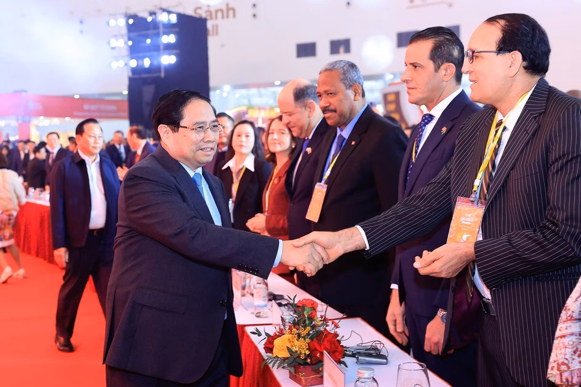 vna-potal-thu-tuong-du-le-khai-mac-hoi-cho-mua-xuan-lan-thu-nhat-nam-2026-8567249.jpg