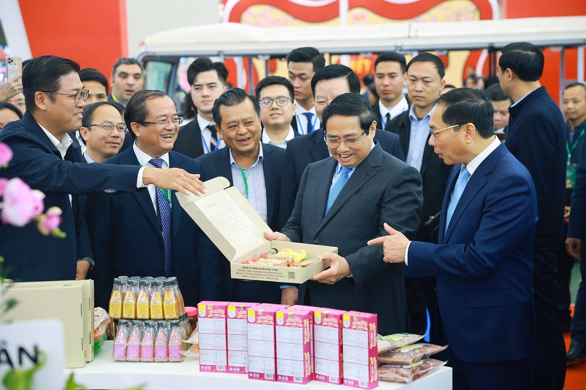 vna-potal-thu-tuong-du-le-khai-mac-hoi-cho-mua-xuan-lan-thu-nhat-nam-2026-8567702.jpg