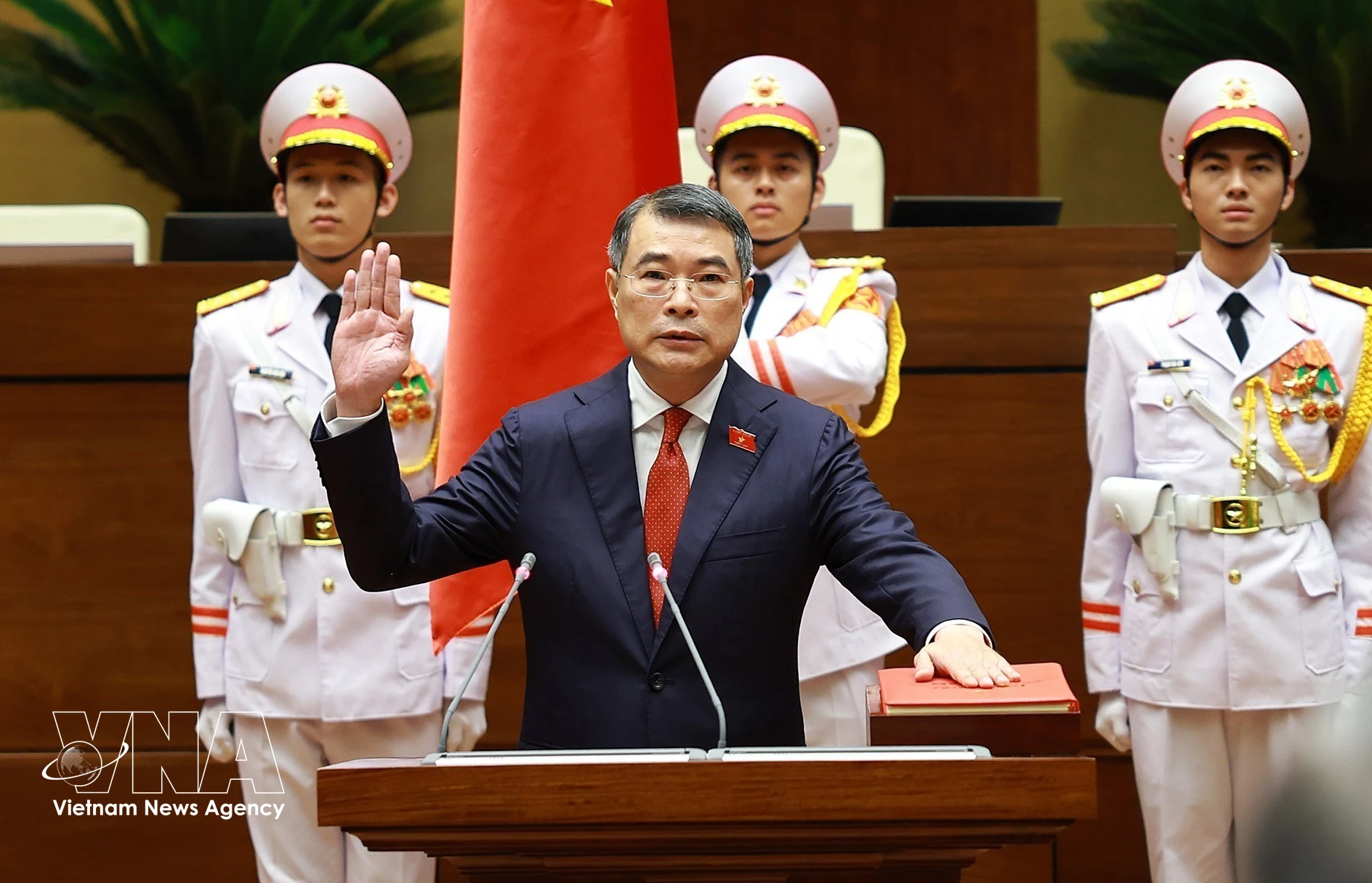 黎明兴同志当选越南新一任政府总理。图自越通社