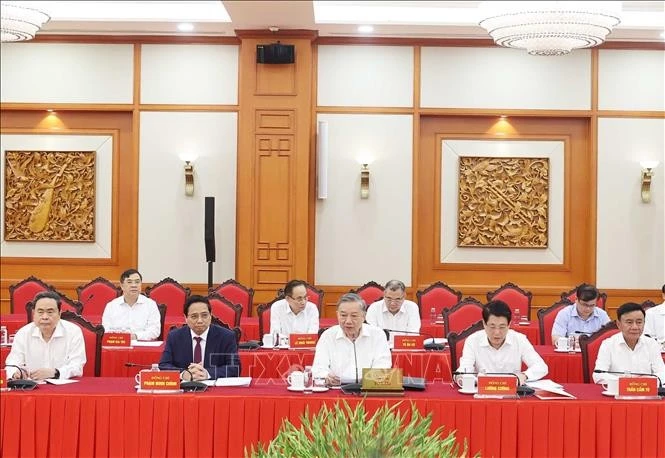 苏林总书记在会上发表讲话。图自越通社