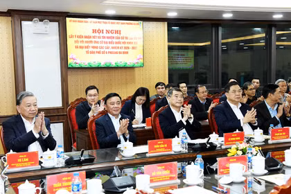 越共中央总书记苏林出席第十六届国会代表候选人居住地选民意见征求会议 图自《人民代表报》