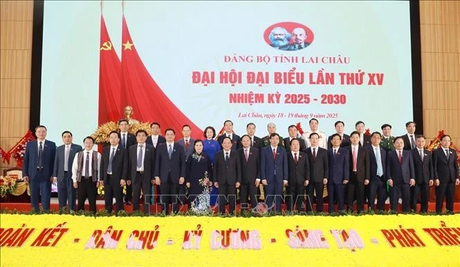 与会代表合影。图自越通社