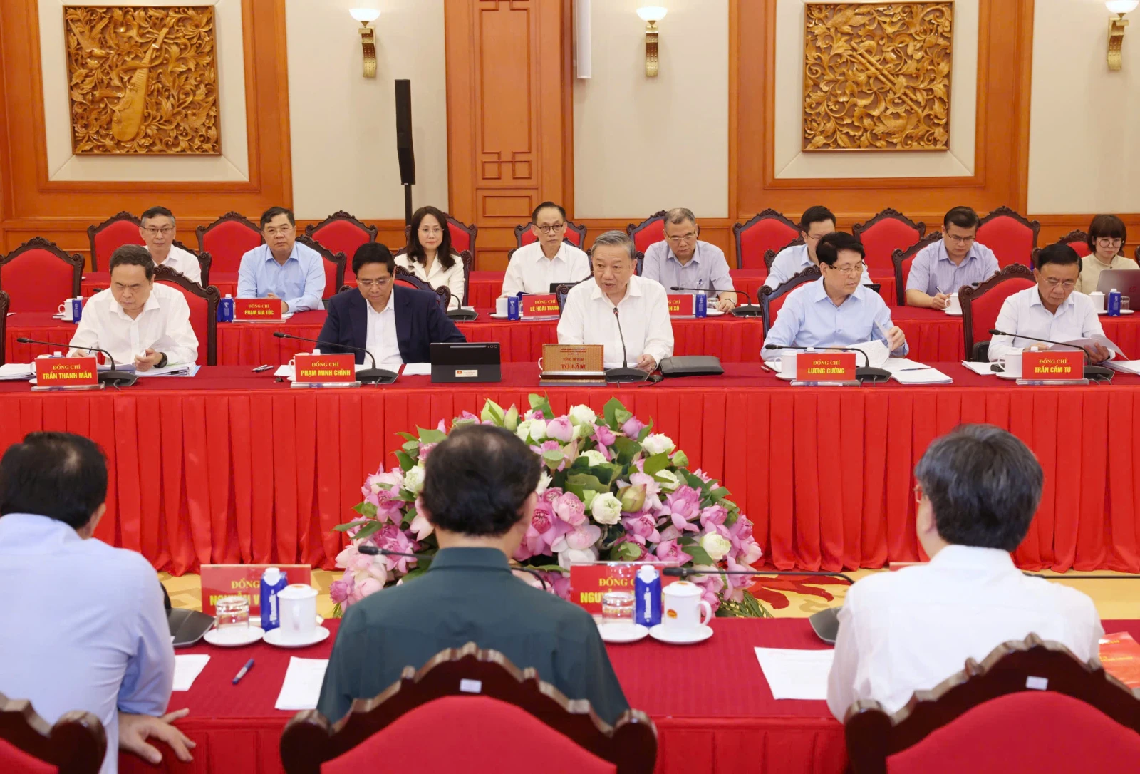 党中央签发新规定 补充将书记处常务书记职务列为党和国家高层领导人。图自dangcongsan.vn