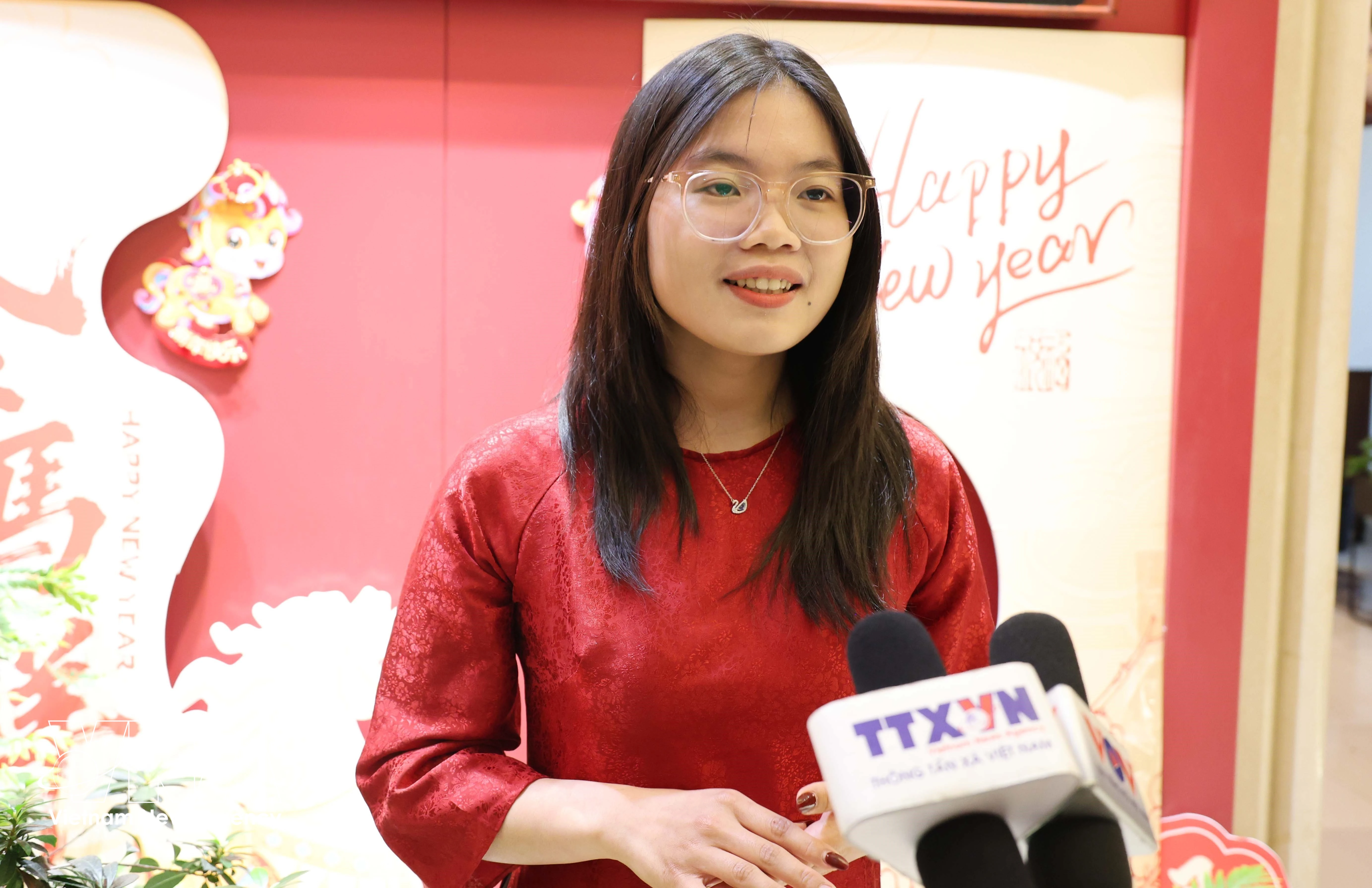在华越南留学生关注祖国选举 图自越通社