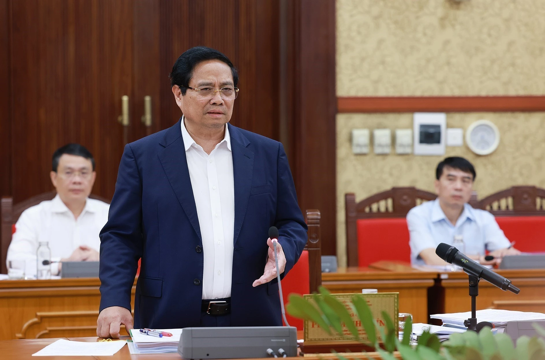 越南政府总理范明政主持中央政治局第二工作组与西宁和宣光两省省委常务委员会的工作会议。图自越通社