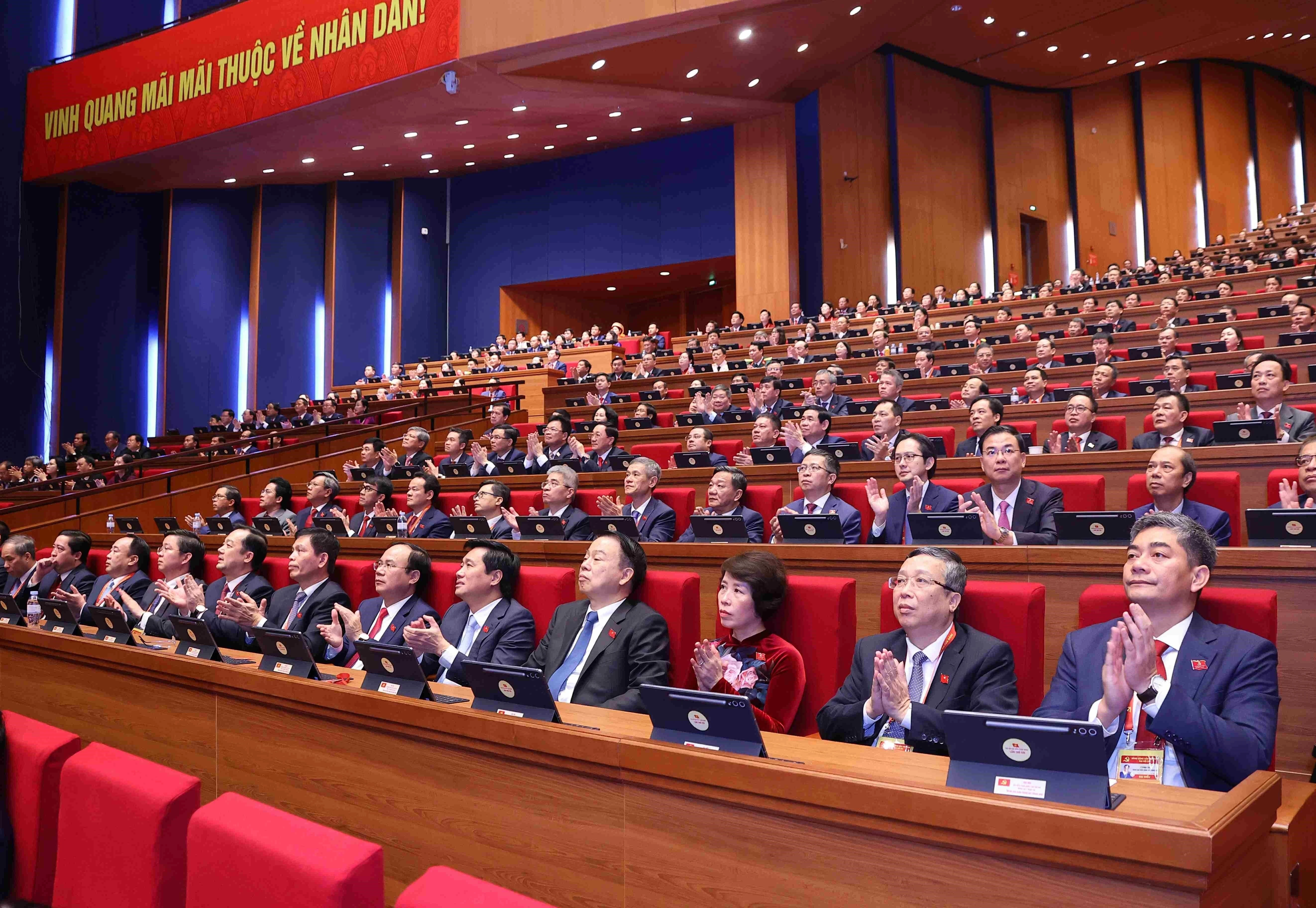 出席越共十四大开幕式的代表。图自越通社