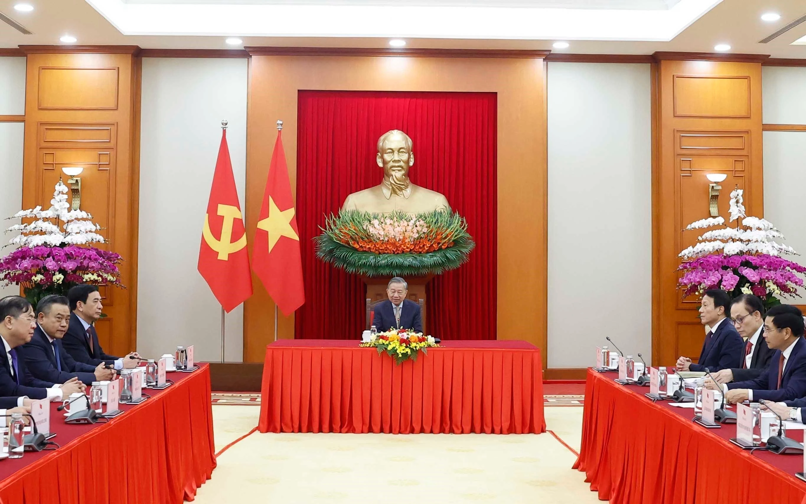 越共中央总书记苏林同韩国总统李在明通电话。图自越通社