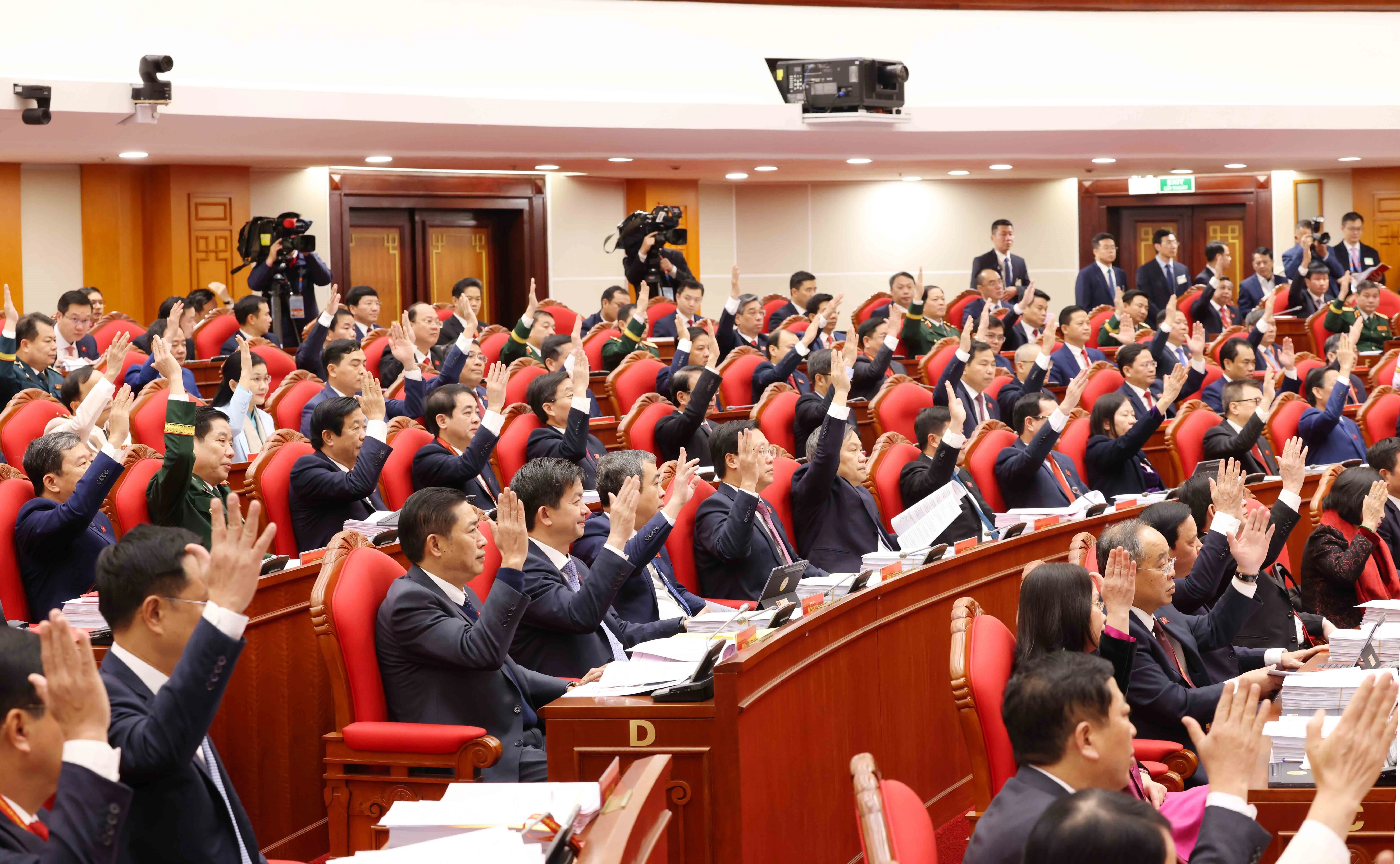 越共中央委员出席大会。图自越通社