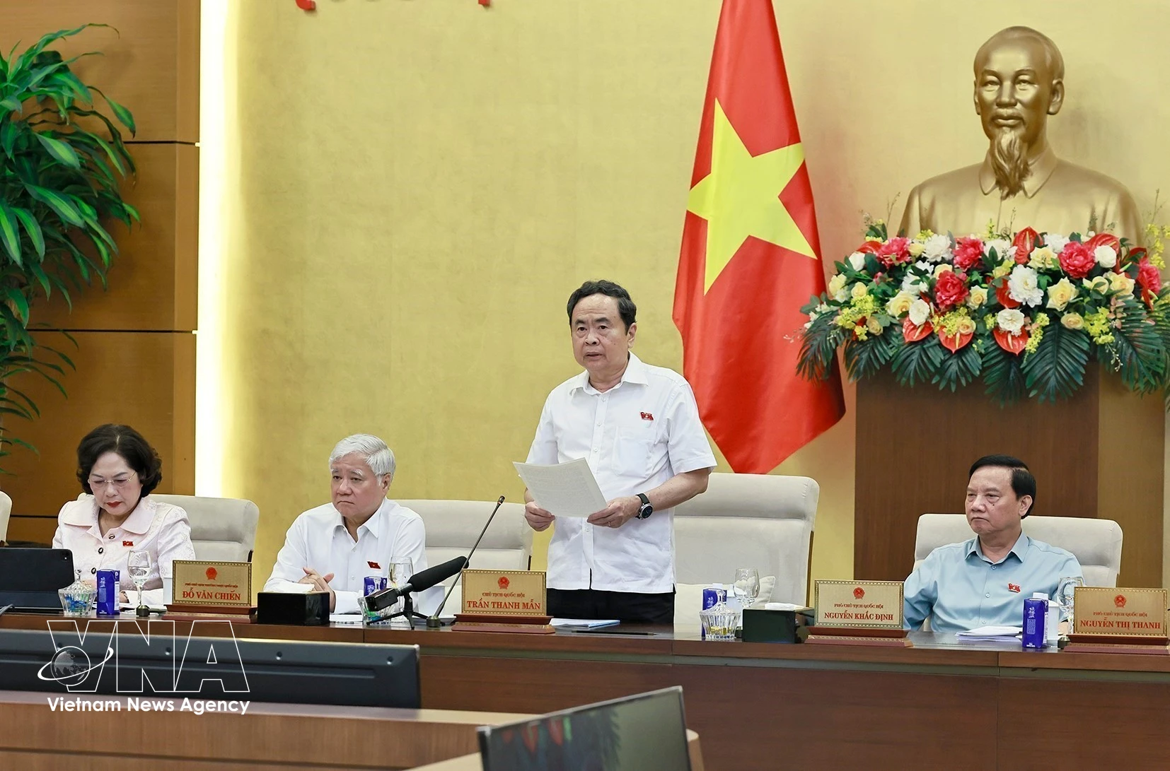 国会主席陈青敏在会议上发表讲话。图自越通社