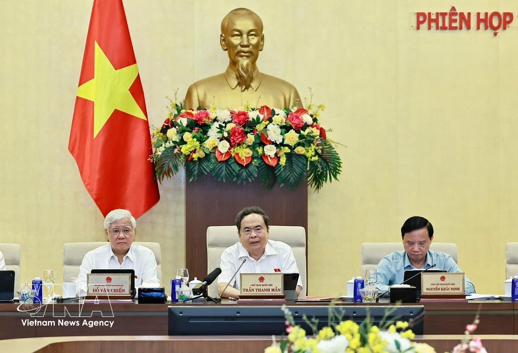 国会主席陈青敏发表讲话。图自越通社