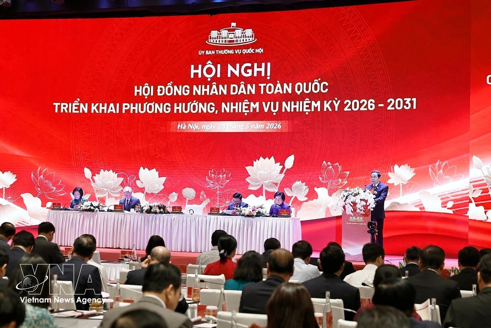 越共中央政治局委员、国会主席陈青敏在会议上发表讲话。图自越通社