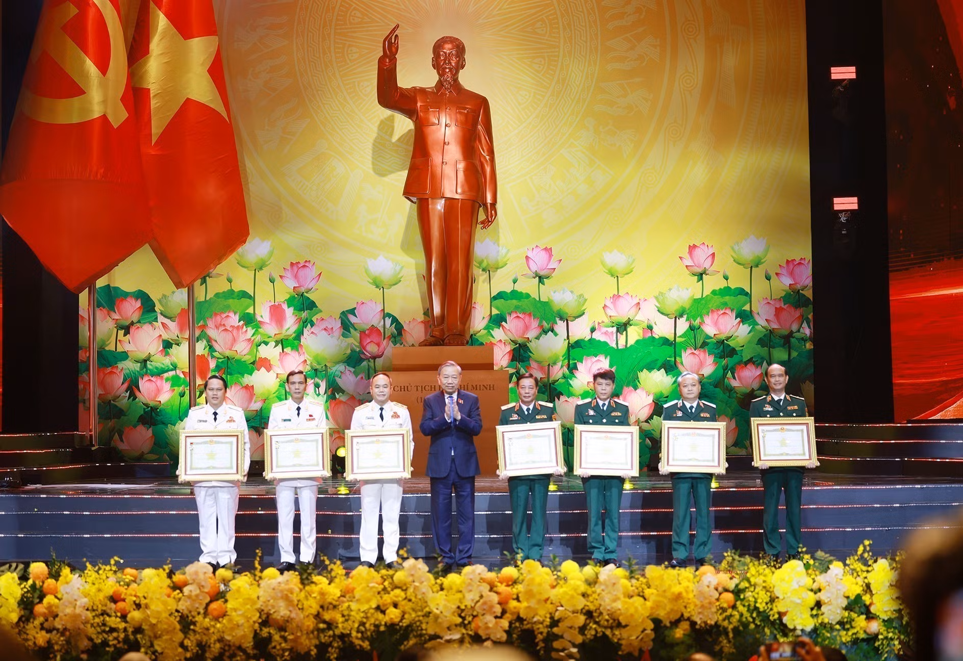 vna-potal-khai-mac-dai-hoi-thi-dua-yeu-nuoc-toan-quoc-lan-thu-xi-8498085.jpg